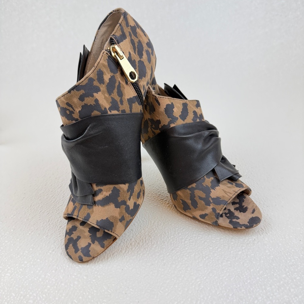 Louise et Cie Loola Heels Leopard Bow Peep Toe Tan Black 7.5